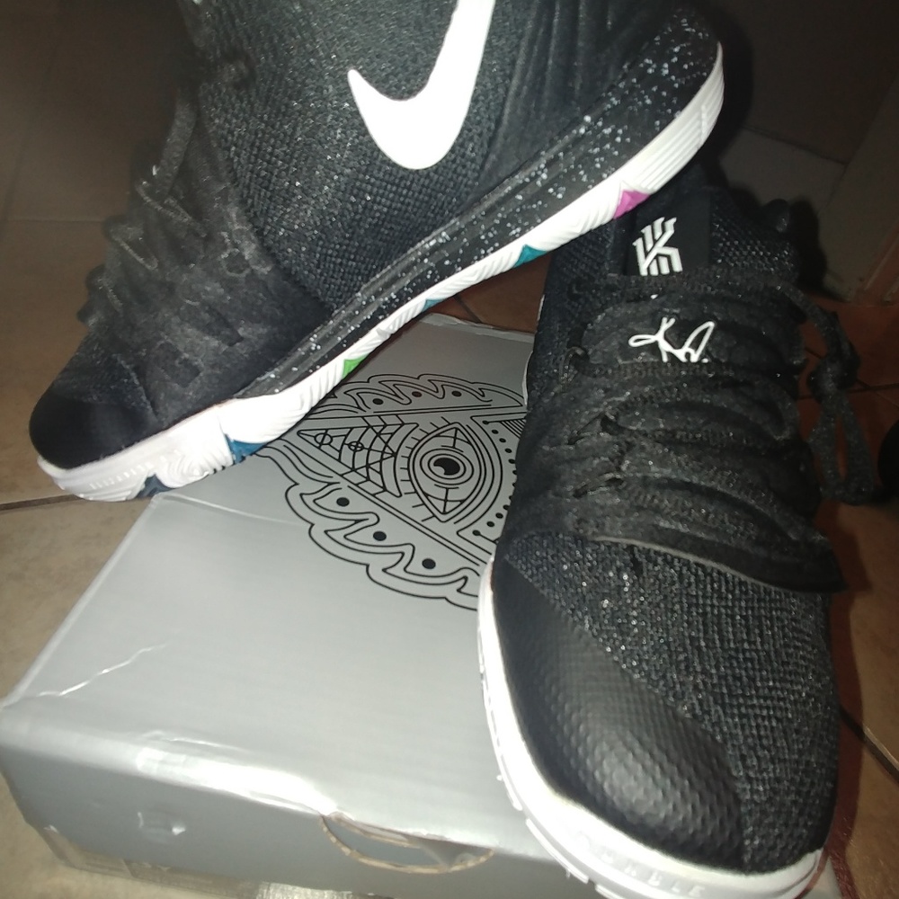 Kyrie 5 kids black